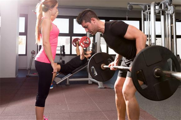 杠铃深蹲重量怎么选,杠铃深蹲重量多少合适 杠铃深蹲重量怎么选,杠铃深蹲重量多少合适