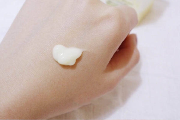 男士可以用倩碧黄油吗,男士用倩碧黄油是无油的还是有油的