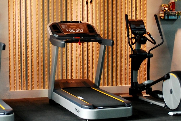 女生平板支撑多久算合格,男的平板支撑多久算合格