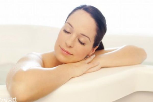 怎么去除背部痘痘,后背长痘痘去除小妙招 怎么去除背部痘痘,后背长痘痘去除小妙招