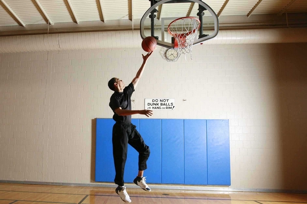 打篮球的好处有哪些,打篮球的好处和坏处