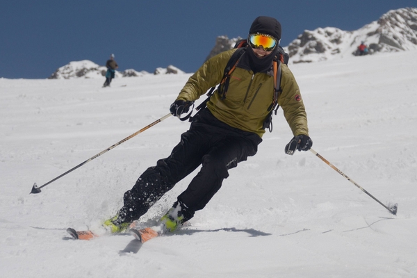 滑雪戴隐形眼镜危险吗,戴隐形眼镜能滑雪吗