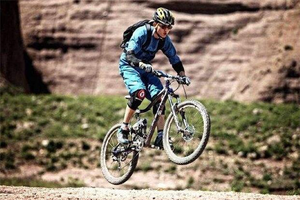 眼药水含防腐剂吗,爱丽含防腐剂吗