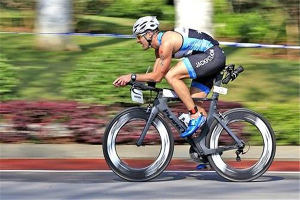 烟酰胺能和vc叠加吗?,vc能和烟酰胺一起用吗