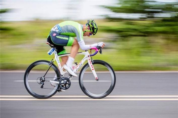 乳酸和果酸可以一起用吗,果酸精华不能和什么一起用