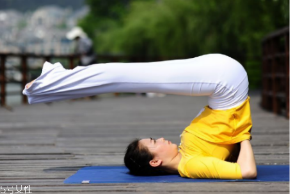 治疗痛经的瑜伽动作,治疗痛经的瑜伽动作图片 治疗痛经的瑜伽动作,治疗痛经的瑜伽动作图片