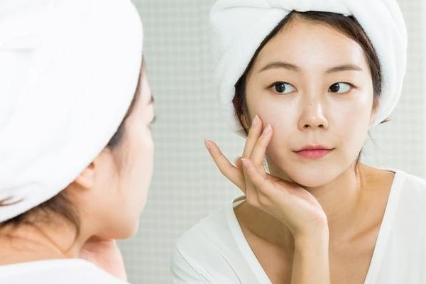 毛孔粗大是怎么引起的,毛孔变大是什么原因引起的