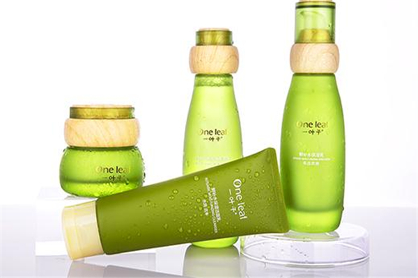 一叶子水乳美白吗,一叶子水乳怎么样