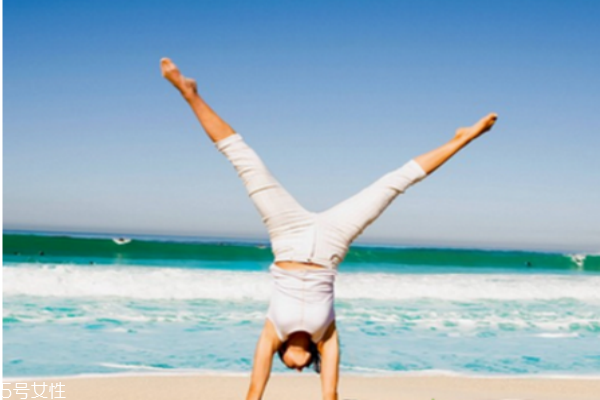 腿向上靠墙式的好处,腿向上靠墙式的坏处 腿向上靠墙式的好处,腿向上靠墙式的坏处