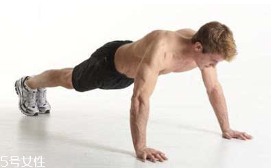 俯卧撑的正确姿势视频,正确的俯卧撑姿势