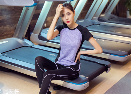 深蹲大腿酸痛还继续做吗,初次深蹲大腿酸痛还继续做吗