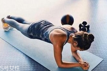 腹肌最有效的训练方法,练出腹肌的正确方法
