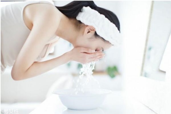 无泡洗面奶,有泡和无泡洗面奶的区别