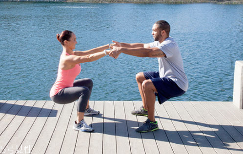 男性深蹲会有提高性功能,深蹲对男性功能有帮助吗