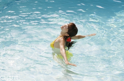 游泳对女生的好处和坏处,游泳对女生的好处