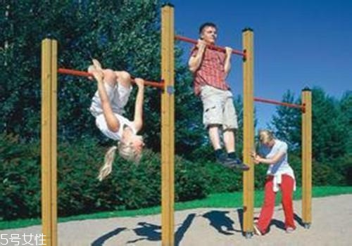 单杠悬垂能长高吗,单杠悬垂多久有助长高