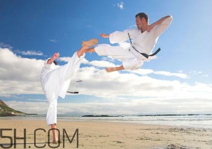 小孩学空手道好还是跆拳道好,孩子学空手道好还是跆拳道好 小孩学空手道好还是跆拳道好,孩子学空手道好还是跆拳道好