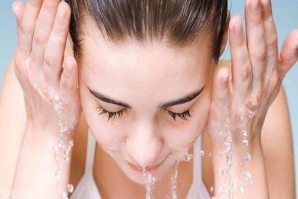 下巴上的痘痘如何去除,如何去下巴上的痘痘