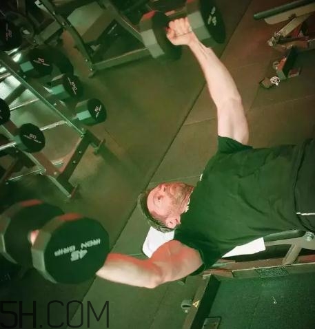 哑铃飞鸟的正确动作视频,哑铃飞鸟的正确动作 哑铃飞鸟的正确动作视频,哑铃飞鸟的正确动作