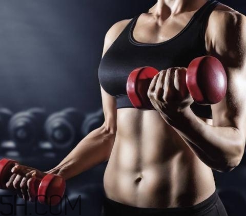 哑铃弯举手腕外侧痛,举哑铃手腕疼是怎么回事