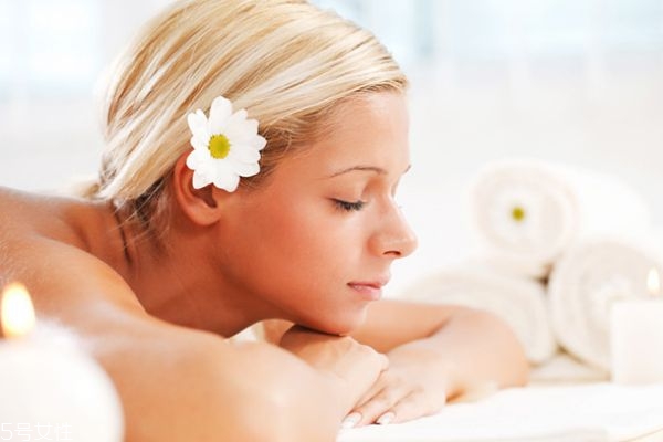 怎样控油和祛痘生活小妙招,脸上怎么控油祛痘