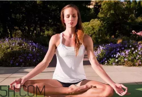 睡觉前瑜伽简单动作,瑜伽睡前10个动作 睡觉前瑜伽简单动作,瑜伽睡前10个动作