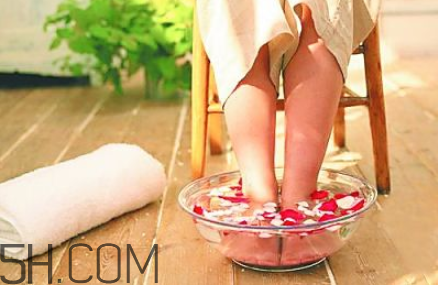 练瑜伽后可以泡脚吗,练完瑜伽可以泡脚吗