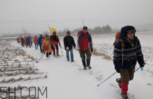 冬天能爬山吗,雪天爬山注意事项