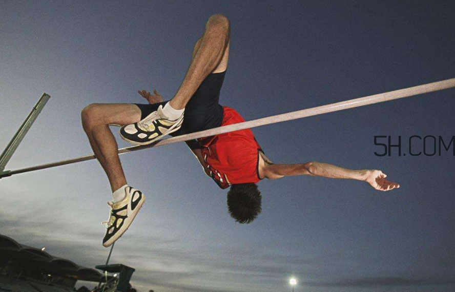 背越式跳高的动作要领和技巧,背越式跳高4个步骤