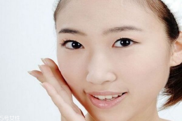 鼻子上长黑头怎么消除,鼻子上的黑头怎么去掉? 鼻子上长黑头怎么消除,鼻子上的黑头怎么去掉?