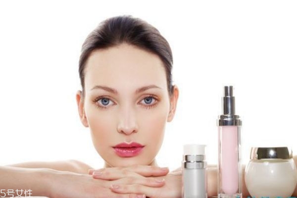 雅诗兰黛精华打开后保质期多久,精华液打开后保质期多久