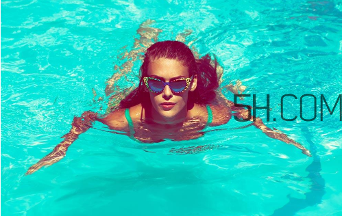 游泳能治疗颈椎病吗,游泳对颈椎病有好处吗