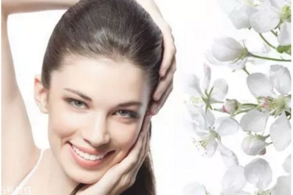 精华液白天用还是晚上用效果好,精华液怎么用效果好