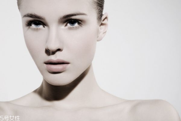 精华液用量多少合适,精华液用量多少