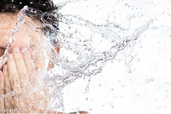 没泡沫的洗面奶能洗干净吗,无泡沫洗面奶怎么洗