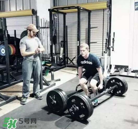 农夫行走要沉肩吗