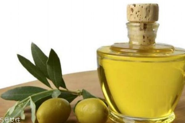 橄榄油可以去除黑眼圈吗,橄榄油可以去黑头吗