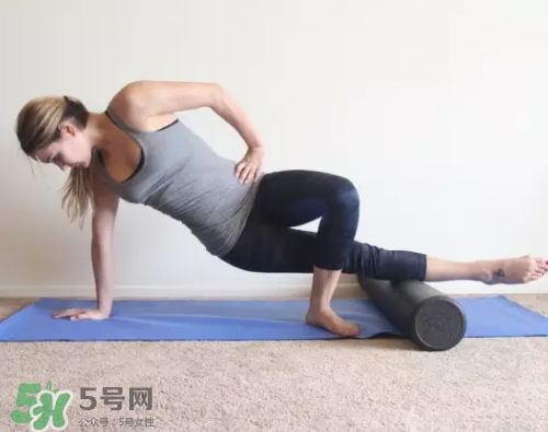 泡沫轴训练动作,泡沫轴训练动作图片 泡沫轴训练动作,泡沫轴训练动作图片