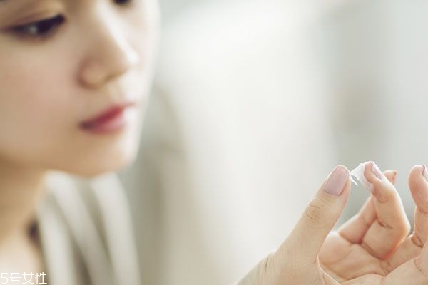 眼霜怎么擦效果最好,眼霜怎么抹是正确方法