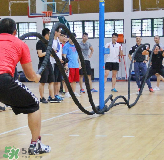 战绳可以在家训练吗,战绳怎么练