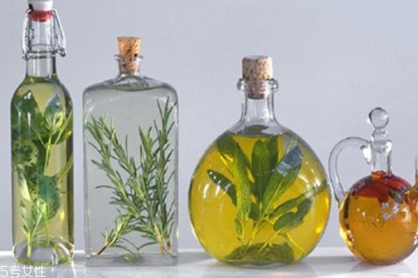 蒸脸器能不能加精油,蒸脸器配合精油用好不好