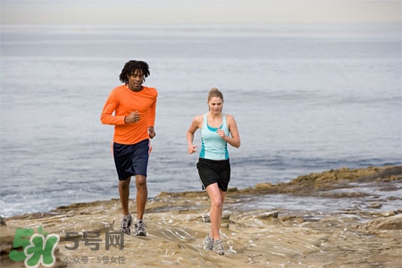 皮肤过敏还能健身吗,皮肤过敏可以健身吗