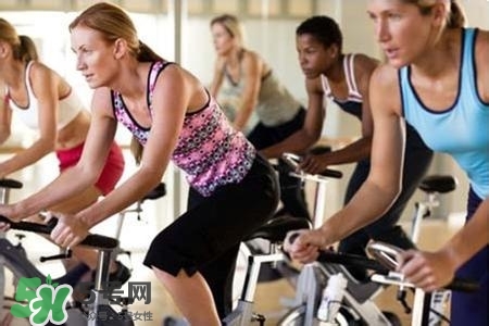 动感单车和跑步机区别,动感单车和跑步机哪个运动效果好