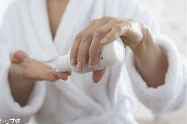 冬天皮肤干燥脱屑用什么药,冬天皮肤干燥脱屑怎么办