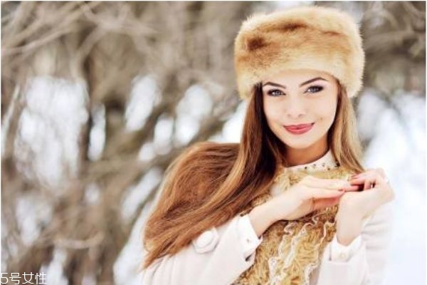 一到冬天皮肤像蛇皮一样,天冷了皮肤起皮像蛇皮