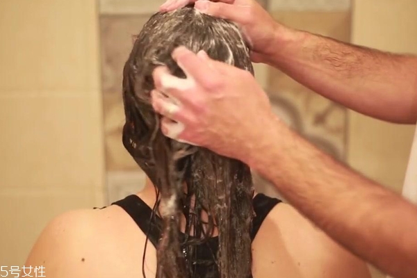 按摩头皮会长头发吗,按摩头皮能长头发吗