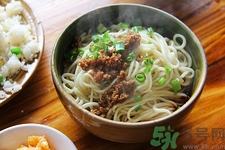 维生素e可以去妊娠纹吗 预防妊娠纹方法,凡士林和维生素e可以去妊娠纹吗