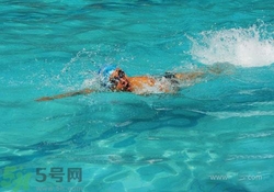 红眼病能游泳吗,游泳眼红了是怎么回事