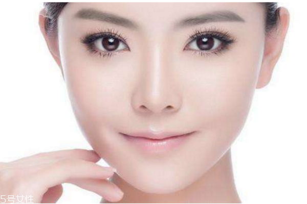 美白精华液什么时候用效果最好,美白精华液什么时候用最好