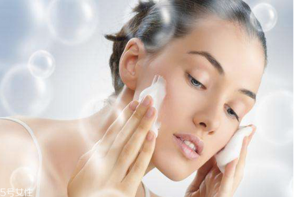 脸部皮肤很干怎么办,脸上皮肤干燥怎么办才能有效啊 脸部皮肤很干怎么办,脸上皮肤干燥怎么办才能有效啊